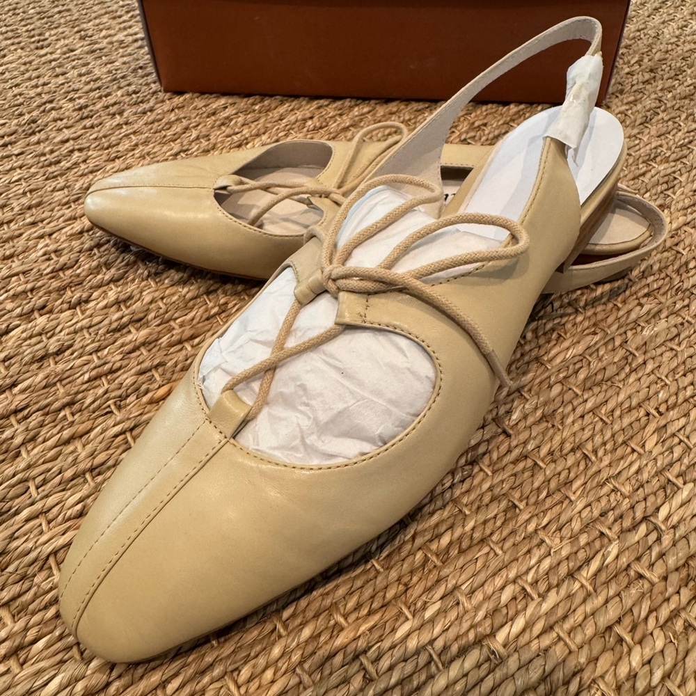 NIB Bettye Muller Vichy nude leather sling back flats